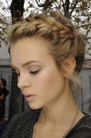 Short hair is so playful that there are a bunch of cool ways you can style it. 16 Simple Elegant Hairstyles For Your Next Big Event Fmag Com