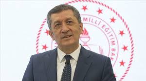 Eğitim bilişim ağı öğretmenler ile öğrenciler arasında iletişim kurmak, eğitim hayatları boyunca kullanabilecekleri materyalleri sağlamak üzere kurulan eğlenceli bir portaldir. Milli Egitim Bakani Selcuk Tan 25 Bin Muhtara Mektup