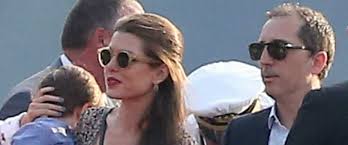 La fille de caroline de monaco n'aurait pas tardé à retrouver l'amour auprès du réalisateur italien lamberto sanfelice. Ø¥Ù„Ù‡Ø§Ø¡ Ø¨Ø¹Ø¯ Ø°Ù„Ùƒ Ø­Ø´Ø±Ø© Gad Avec Lunettes De Soleil Findlocal Drivewayrepair Com