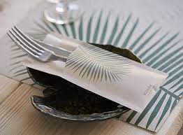 Decorațiunea este traforata din lemn și se poate realiza sub formă. Disposable Table Covers Duni