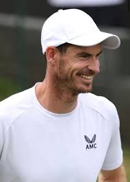 Wayne Carey has been spotted in a prime seat at the tennis with a stunning  Melbourne model.