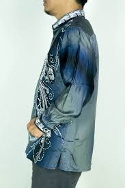Pada foto tersebut, laudya cynthia bella memakai busana batik. Cy B082 Kemeja Batik Lelaki Shirt Malaysia Vintage Satin