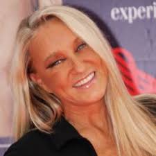 Nel 1975 eleonora giorgi recita per pasquale festa campanile in conviene far bene l'amore. Eleonora Giorgi Biography Date Of Birth Place Of Birth Filmography