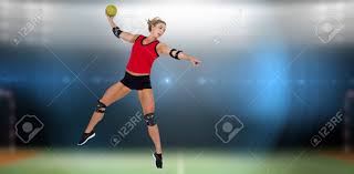 Gern stellen wir den kontakt zu den gewünschten trainingsstätten her und sorgen für leckere sportlerverpflegung und ein spannedes rahmenprogramm. Weibliche Athleten Mit Ellbogenschutzer Werfen Handball Gegen Digitales Bild Handballfeld Innen Lizenzfreie Fotos Bilder Und Stock Fotografie Image 58401645