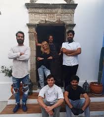 Διάβασε τώρα όλα τα τελευταία νέα από την ελλάδα και τον κόσμο και ενημερώσου άμεσα για τις πρόσφατες ειδήσεις και εξελίξεις! Masterchef 5 Tziobani Skaratzi O Sef Poy Egine Erwtikos Metanasths Sth Rodo Gia Ta Matia Ths Ellhnidas Syzygoy Toy Fwto Iciao