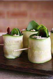 zucchini rolls with sunflower seeds pate sun dried tomatoes and spinach zucchini rollen rohkost rezepte lebensmittel essen