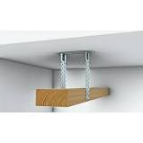 Als abgehängte holzdecke werden deckenkonstruktionen bezeichnet, bei denen der sichtbare teil nicht die eigentliche eine einfache art, die decke abzuhängen, ist eine unterkonstruktion aus holz. 30 90