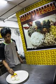 The nasi kandar got its name from the rod that was once used to shoulder the food from place to place. Nasi 7 Benua Koo Boo Cafe Sungai Ara Penang Crisp Of Life