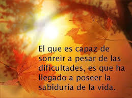 El Que Es Capaz De Sonreir A Pesar De Las Dificultades Es Que Ha Llegado A Poseer La Sabiduria De La Vida Frases Pw