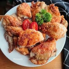 Resep Istimewa - AYAM GORENG CUKA ⁣ By @ichasavitry⁣ ⁣ Yang lagi cari ide  untuk variasi ayam goreng, resep ini boleh dicoba. Gampang banget bikinnya.  Nggak butuh banyak minyak goreng, karena ayam