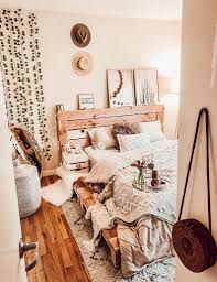 Luckily these 15 bohemian bedroom ideas can help you figure out how to make that bedroom dream still come true, without having to break the bank. 25 Cozy Bohemian Bedroom Ideas For Your First Apartment Room Ideas Bedroom Room Decor Bedroom Bedroom Vintage