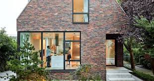 Modernes Satteldachhaus Mit Backsteinfassade Schoner Wohnen Fassade Haus Klinkerhaus Backsteinhauser
