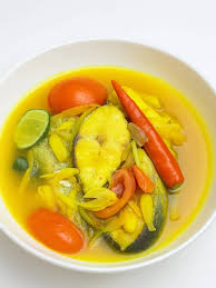RESEP PINDANG SERANI ‎ ‎✨Bahan: ‎1 ekor ikan (bandeng / kakap / nila),  potong 3–4 bagian ‎1 liter air ‎2 siung bawang putih, iris ‎4 siung bawang  merah, iris ‎2 buah tomat,