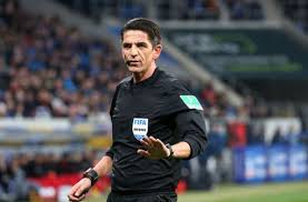 Konstantinos mavropanos' klärungsversuch landete fast im eigenen tor, waldemar anton rettete auf der linie. Bundesliga Home Challenge Schiedsrichter Deniz Aytekin Feiert Sieg In Fifa 20 Gegen Gladbach Fussball Stuttgarter Zeitung