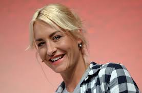 She is the face of wallflower jeans. Sarah Connor Sangerin Postet Intimes Badewannen Foto Auf Instagram Unterhaltung Stuttgarter Nachrichten
