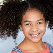 Elise Farmer's Instagram, Twitter & Facebook