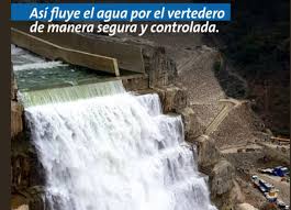 Hidroituango represa al río cauca desde la desembocadura del río ituango hasta liborina formando un embalse de aproximadamente 80 kilómetros de largo, con profundidades de hasta 190 metros y ancho variable de 500 a 1000 metros, lo cual genera un volumen de hasta 2.750 millones de metros Agua Retenida En La Hidroelectrica De Ituango Vuelve A Llenar Cauce Rio Cauca Eje21