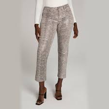It can be a casual business dress, or a formal sit down event or a business meeting/ dinner to discuss deals, a cocktail party to celebrate or a christmas/new year party in the office. 23 Dinner Date Outfit Ideas That Will Make Getting Ready Easier