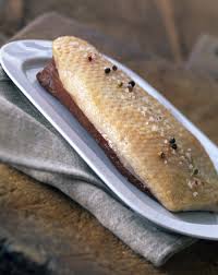 Composé de 2 magrets de canard igp attachés entre eux façon rôti et d'un foie gras maison (20%). Recette Roti De Magret De Canard Au Foie Gras Marie Claire