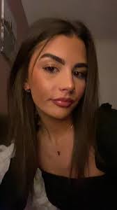 Cassandra Farris's Instagram, Twitter & Facebook