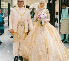 Koleksi busana pengantin 2020 yang pasti buat anda rambang mata.apa tunggu jom order sekarang untuk kelihatan cantik di hari perkahwinan anda. Baju Pengantin Muslimah Pengantin Com My