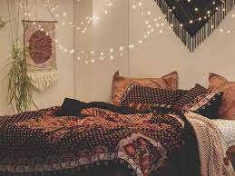 It's a pretty groovy trend for sure— our shopping editors can always appreciate a woven wall mirror or a crochet bath mat. 15 Bohemian Bedroom Ideas On A Budget