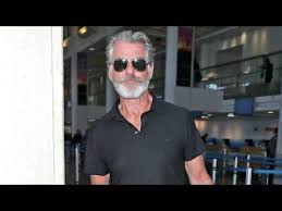 Pierce with first wife cassandra, son christopher and daughter charlotte credit: Proud Dad Pierce Brosnan Returns Home After Attending Son Paris Milan Fashion Week Debut Youtube