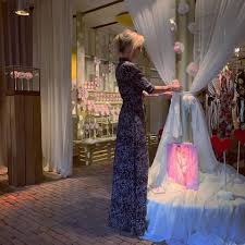 Het klikte en ze spraken af om ooit iets samen op het getouw te zetten. Annelien Coorevits Miracles By Ac New Collection Now In Stores Fashion Jewelry Accessories Stores Www Miraclescollections Com Kleed Op Foto Pre Sale Fw20 21 Collection Xxx Facebook