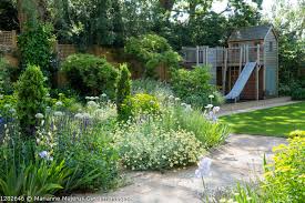 Marianne Majerus Garden Images A Beautiful Front Yard Is The Calling Card Of Your House With Our Ideas Your Garden Images Ground Cover Plants Front Garden