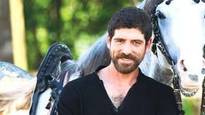 Kıran ve hala ilgiyle izlenen issız adam filminin başrol oyuncusu cemal hünal survivor 2021 kadrosuna katıldı. Cemal Hunal Kimdir Neden Tehdit Edildi