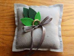 Super Easy Diy Felt Ring Pillow Ring Box Wedding Diy Diy Wedding Ring Ring Boxes Diy