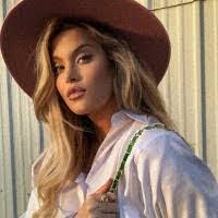 Tami Dowd's Instagram, Twitter & Facebook