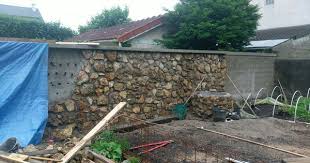 Habillage De Mur Avec De La Pierre De Meuliere Pour Imitation Mur Ancien Jardins Habillage