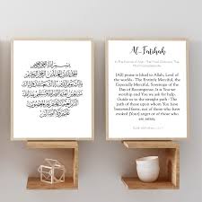 Surah yang terdiri dari 7 ayat ini memiliki banyak nama lain. Al Fatihah Poster Terjemahan Bahasa Arab Dan Inggris Dan Cetakan Allah Mengutip Seni Kanvas Hitam Putih Lukisan Gambar Dekorasi Dinding Rumah Painting Calligraphy Aliexpress