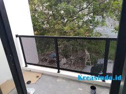 Itulah beberapa model railing tangga dan balkon stainless rumah minimalis milik farhan steel. Harga Railing Balkon Besi Minimalis Railing Besi Kombinasi Kaca Railing Besi Plat Cutting Laser Railing Balkon Besi Tempa Dan Pintu Tangga Besi Terbaru Harga Upadate Maret 2021