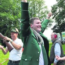 Neuhaus entstammt der jugendabteilung des tsv 1860 münchen. Florian Neuhaus Setzt Die Familientradition Fort Balve