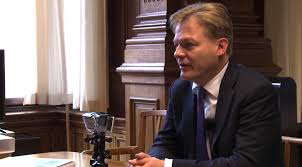 In his political work, omtzigt focuses on matters of taxes and pensions.he rose to prominence for his role in uncovering the childcare benefits scandal. Pieter Omtzigt Gaat Kamervragen Stellen Over Nederlands Geld Naar Palestijnse Terroristen Joods Nl Nieuws