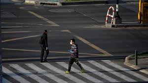 Con esto se pretende disminuir el flujo de personas en actividades nocturnas, que se multiplican en esta temporada decembrina en cali. Toque De Queda Hoy Jueves 20 De Mayo Horarios Y Multas En Bogota Medellin Cali Barranquilla As Colombia