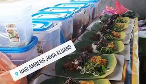 Nasi ambeng merupakan makanan berat yang berasal dari jawa tengah yang merupakan salah satu dari makanan yang populer di malaysia khususnya daerah selangor. Nasi Ambeng Jawa Photos Facebook