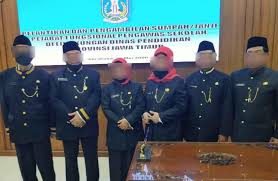 Badan pengawas smk paka tidak ketinggalan dalam membantu sekolah menjayakan majlis hari tersebut. Pelantikan Kepala Sekolah Sma Dikabarkan Terpapar Covid 19 Ada Sekda Republika Online