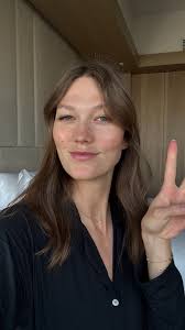 Minding my business, staying hydrated 💧 Featuring @esteelauder #AquaCharge  straight from Japan plus the newest addition to the cult-favorite ANR  collection…get yours soon!