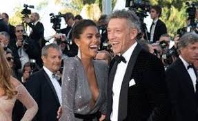 A più di un anno dalla prima foto insieme, il divo francese (50 anni) e la modella (19) trascorrono ancora le vacanze (e non. Vincent Cassel Et Tina Kunakey Repondent Aux Insultes Sur Instagram