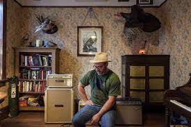 See the guitars, amps, effects, and recording features include a dramatic two story formal living room, jaw dropping gourmet kitchen, music… His Goal Indestructible Guitar Amps Exist Magazine