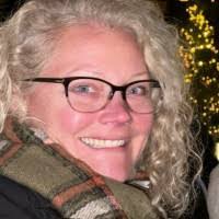 Sara Stenger's Instagram, Twitter & Facebook