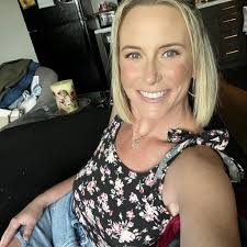 Where to find buttercream filled Bismarck doughnuts?