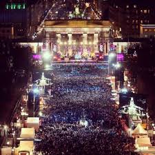 Pasa Un Fin De Ano Inolvidable En Berlin Por Muy Poco Http Www Sinfecha Com Info 4782 New Year S Eve Around The World Holidays Around The World Visit Munich