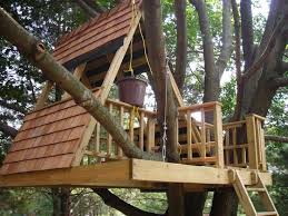 Holzerner Baumhausspielplatzstahlseile Garten House Kinder Baumhausspielplatzstahlseile Garten Holzern Tree House Diy Simple Tree House Tree House Plans