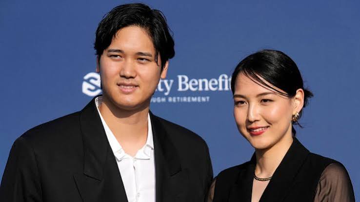 Shohei Ohtani makes rare public appearance with wife Mamiko Tanaka at Dodgers fundraising gala... amid probe into interpreter's $16m theft | Daily Mail Online