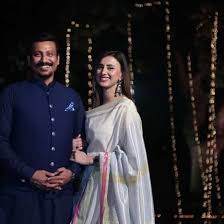 Madiha naqvi is a famous pakistani anchor. Beautiful Pictures Of Faisal Sabzwari With His Wife Madiha Naqvi Showbiz Pakistan