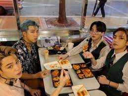 Menu yang diberi nama bts meal ini resmi dijual di mcdonald's seluruh indonesia pada hari ini (twitter/@grabid). Bts V Shares A Photo Of Him Enjoying A Mouth Watering Meal With Rm Suga Jimin Poses An Important Question Pinkvilla